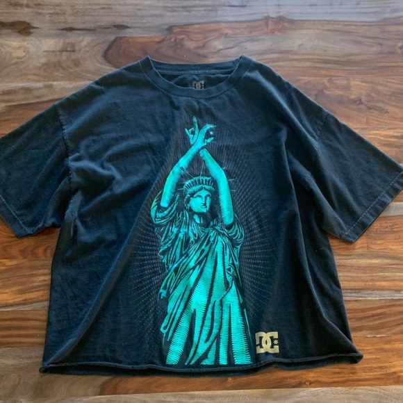 DC T-Shirt, Liberty Statue Graphic - Picture 1 of 3